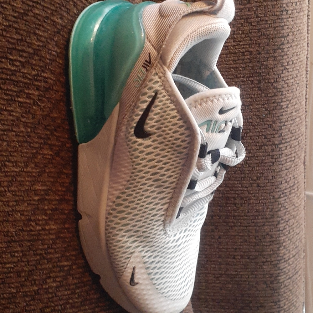 Kids size 12 unisex AIR 270